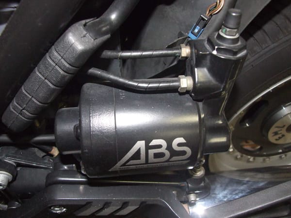 ABS and ASC light on BMW - what does it mean and how to fix it?