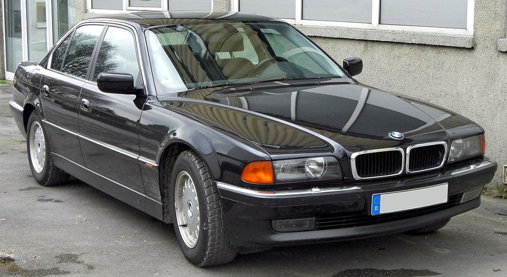 1024px-BMW_7er_(E38)_20090314_front