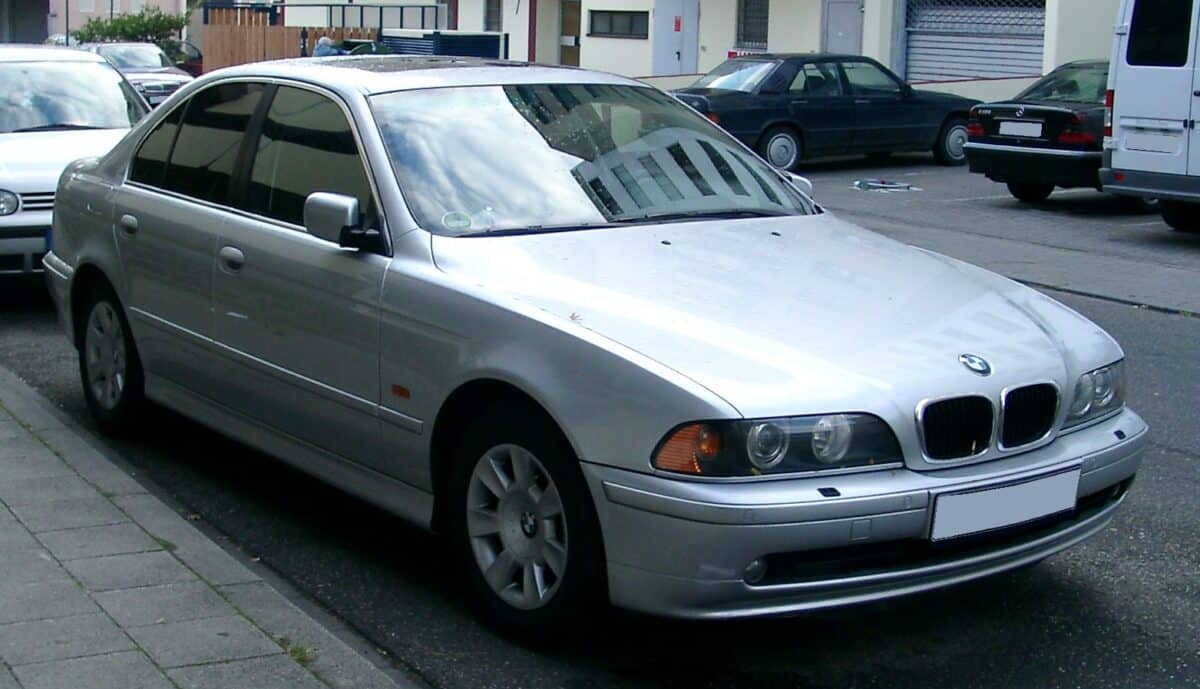 bmw 5 E39 akumulator bmw po wymianie świateł